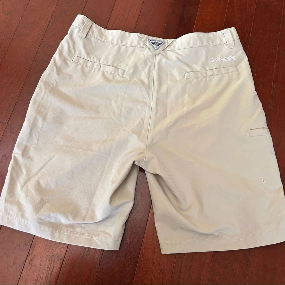Columbia PFG Cargo Shorts Men’s Size 34 Beige 10” Inseam Fishing Performance